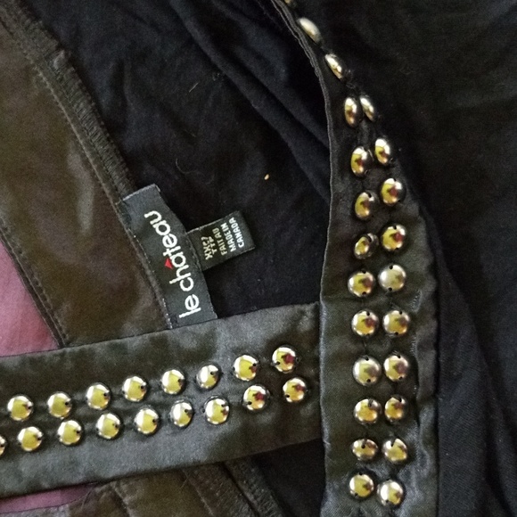 Asymmetrical black top. Le chateau. One can gather. - Picture 4 of 4